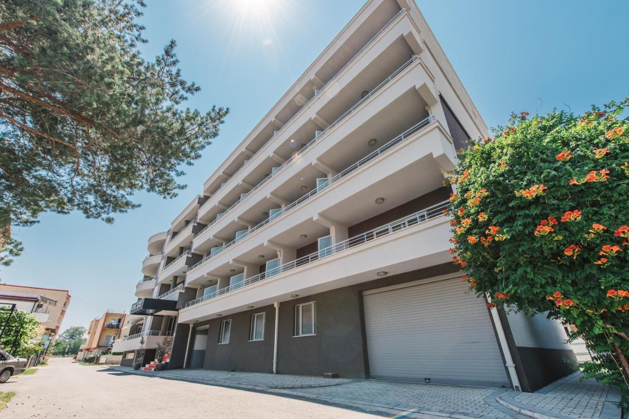 Hotel Laguna 울친 외부 사진